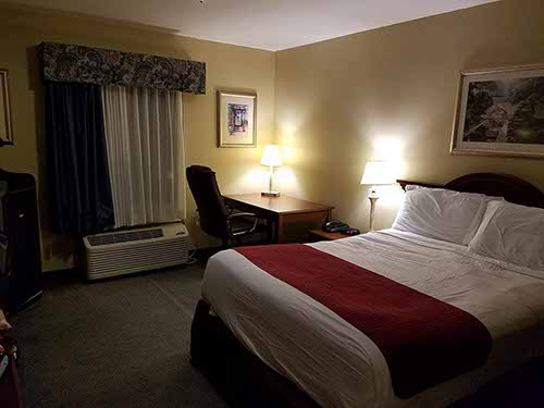 Manchester Inn and Suites, Room 204