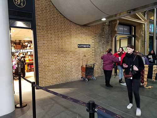 Harry Potter 9 3/4 platform
