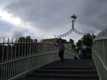 117-ha-penny-bridge-dublin