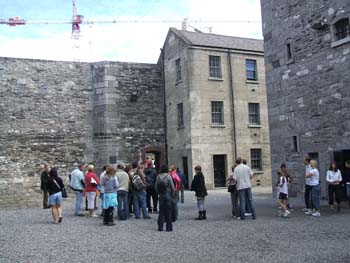419-kilmainham-gaol-execution-yard